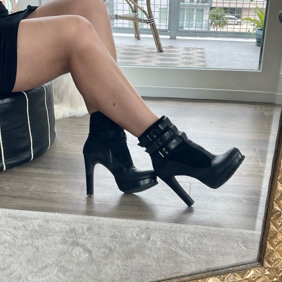 SOLD - Genuine Leather Gianni Bini Booties - Picture 3 of 5